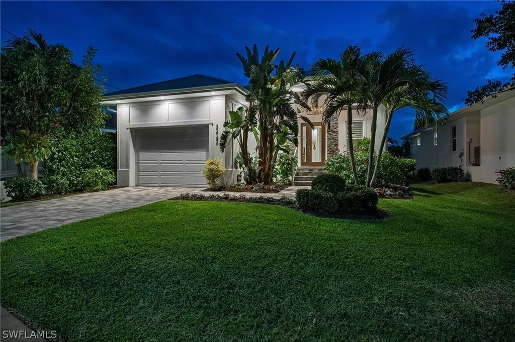 Naples FL, 2464 Lake Avenue