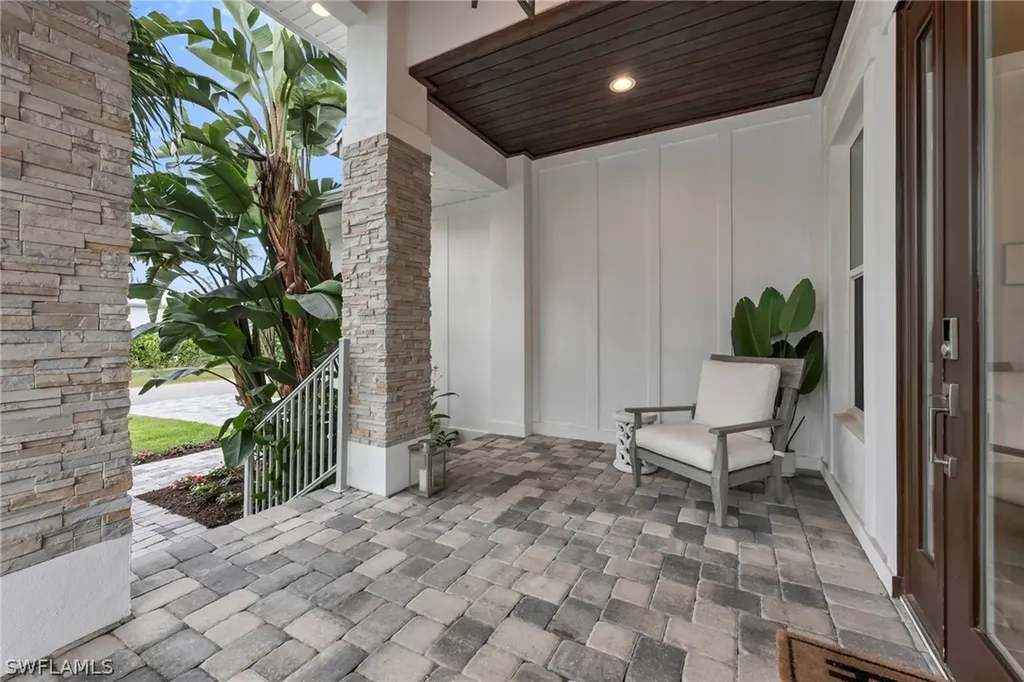 2464 Lake Avenue Naples FL 34112