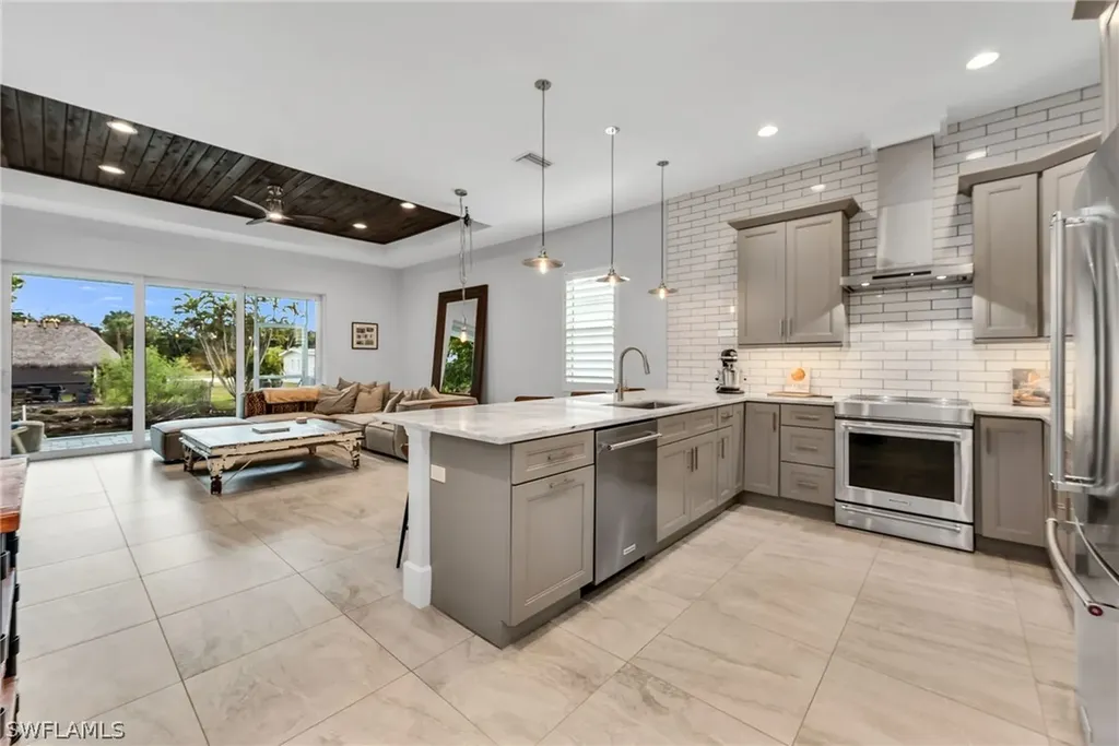 2464 Lake Avenue Naples FL 34112