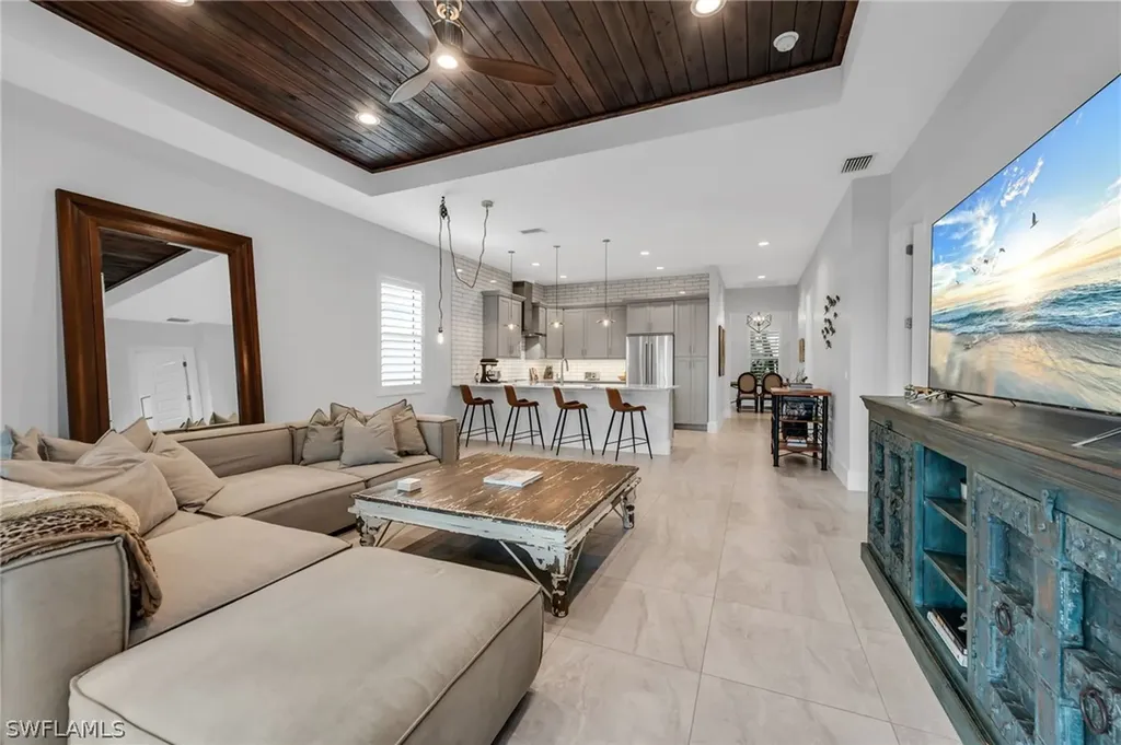 2464 Lake Avenue Naples FL 34112