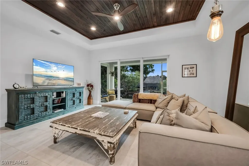2464 Lake Avenue Naples FL 34112