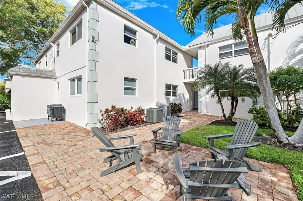 780 10th Avenue Naples FL 34102
