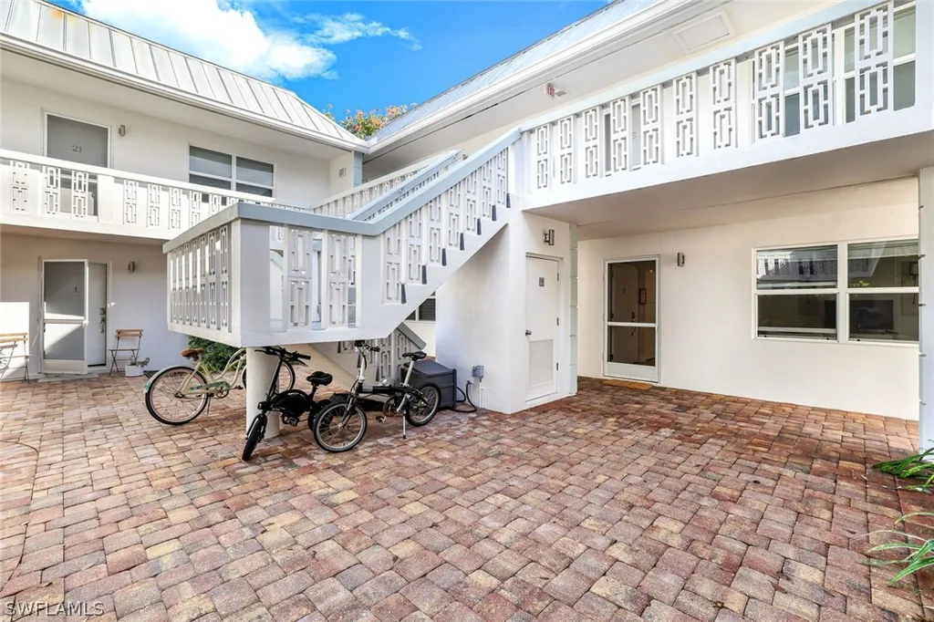 780 10th Avenue Naples FL 34102