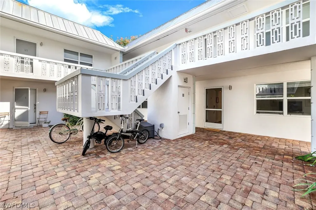 780 10th Avenue Naples FL 34102
