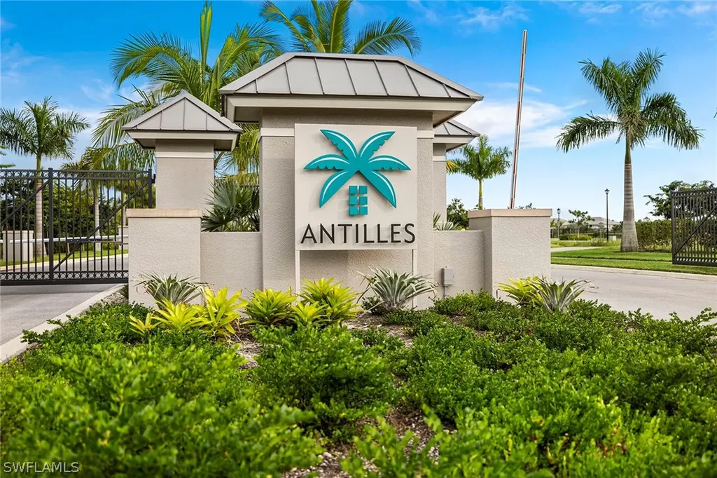 172 Indies Drive E Naples FL 34114