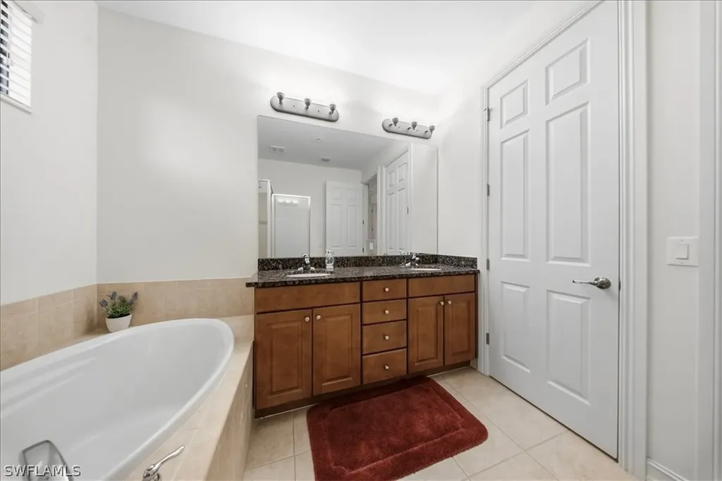 9153 Chula Vista Street Naples FL 34113