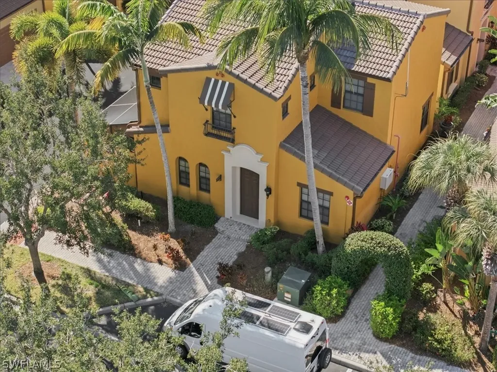 9153 Chula Vista Street Naples FL 34113