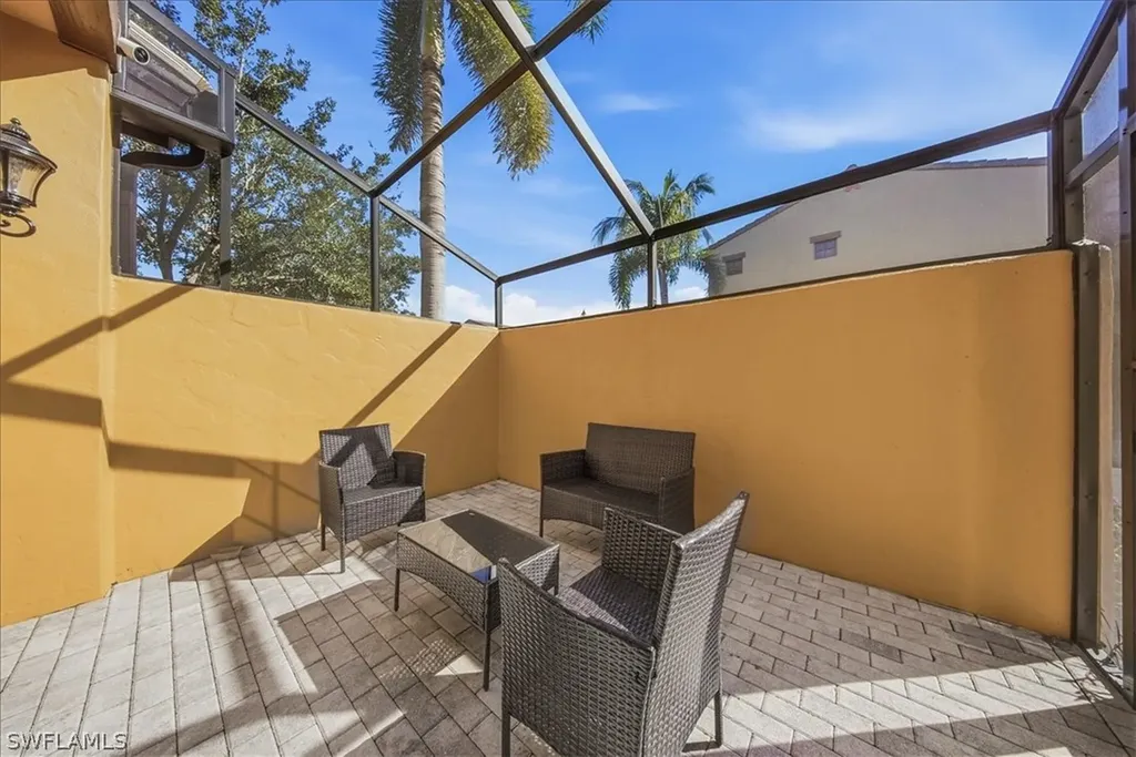 9153 Chula Vista Street Naples FL 34113