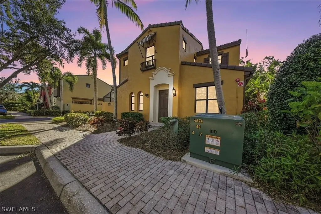 9153 Chula Vista Street Naples FL 34113