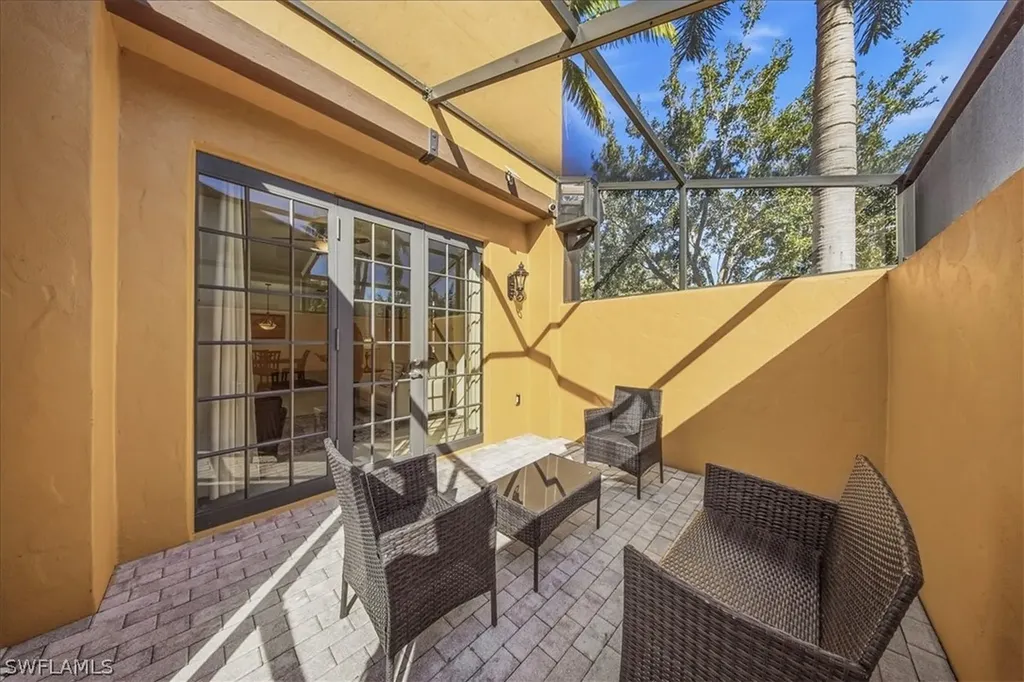 9153 Chula Vista Street Naples FL 34113