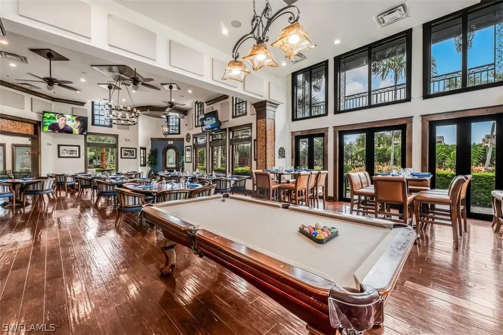 9153 Chula Vista Street Naples FL 34113
