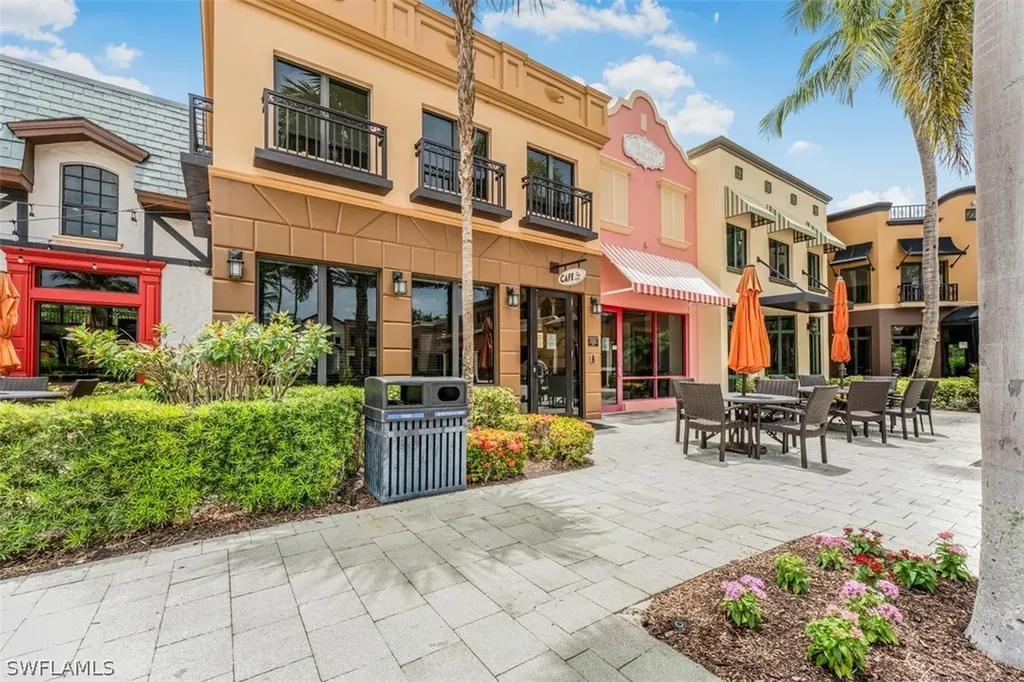 9153 Chula Vista Street Naples FL 34113