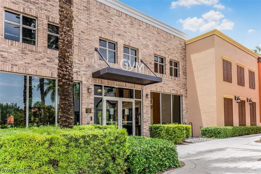 9153 Chula Vista Street Naples FL 34113