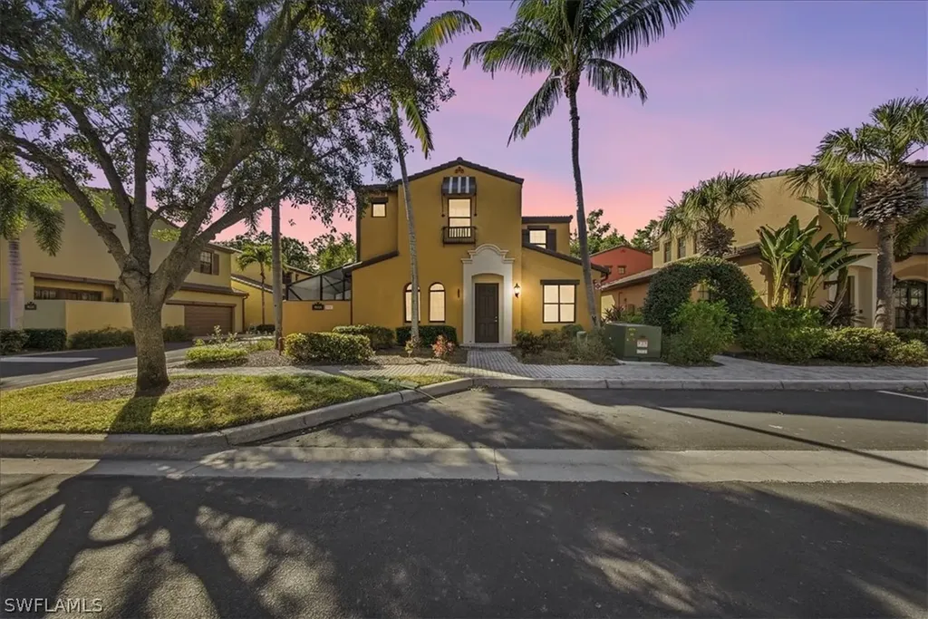 9153 Chula Vista Street Naples FL 34113