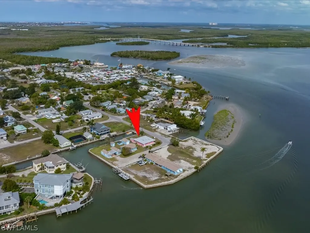 107 East Avenue Goodland FL 34140