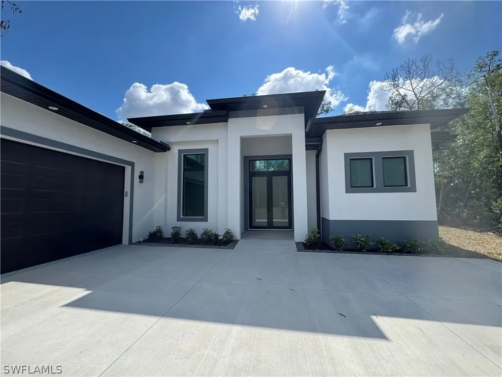 Naples FL, 3210 4TH Avenue SE