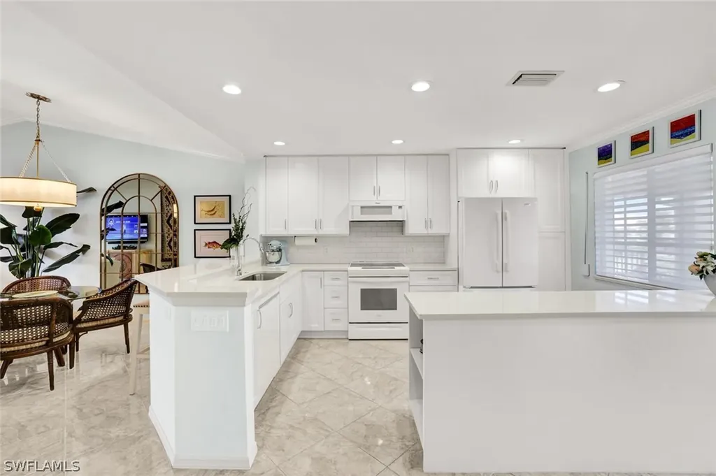 7742 Emerald Circle Naples FL 34109