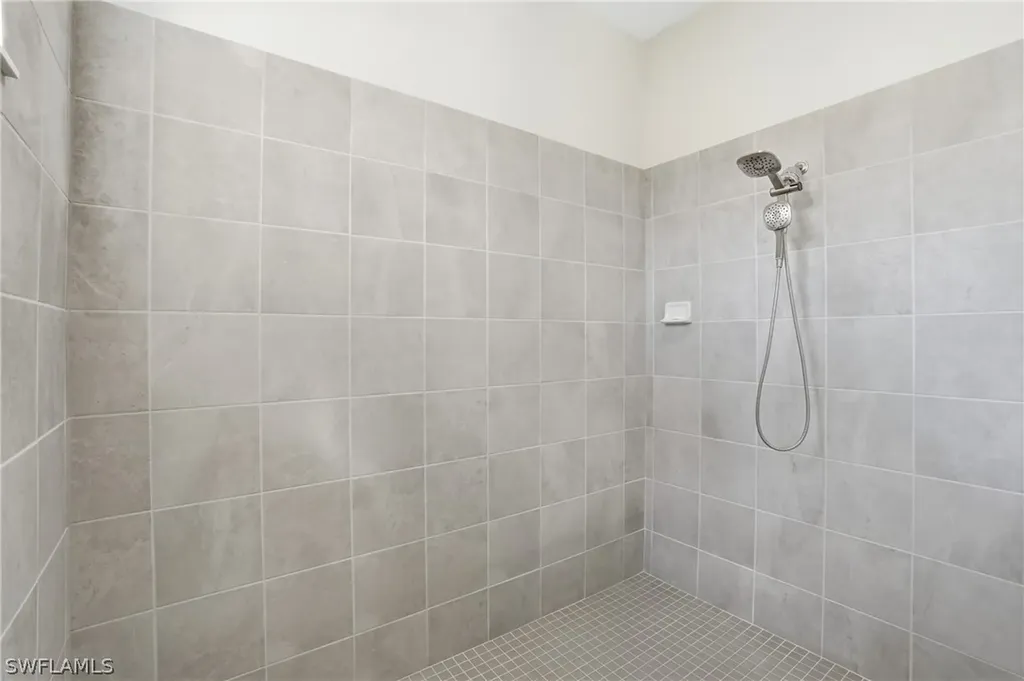 17040 Serengeti Circle Alva FL 33920