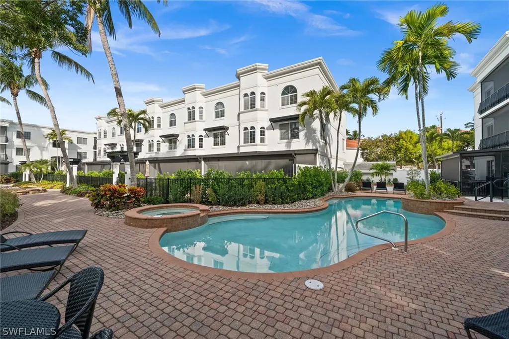 Naples FL, 441 4TH Avenue S, Unit 304