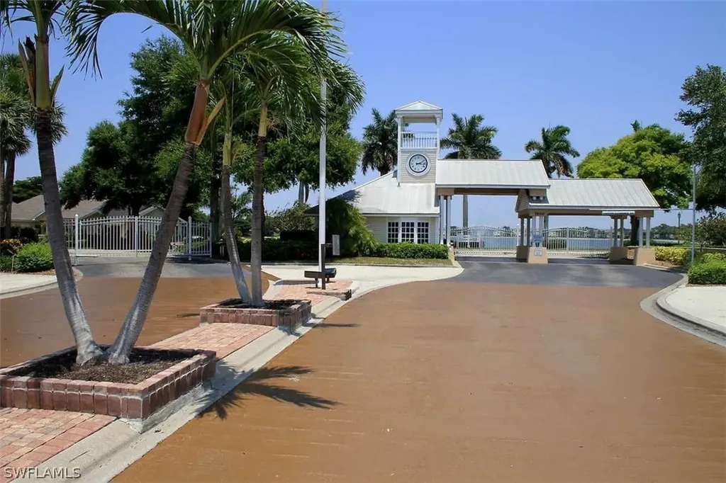 2541 Citrus Lake Drive Naples FL 34109