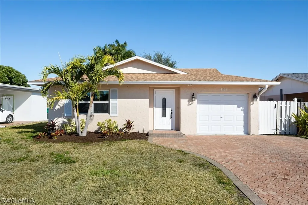 741 105th Avenue N Naples FL 34108