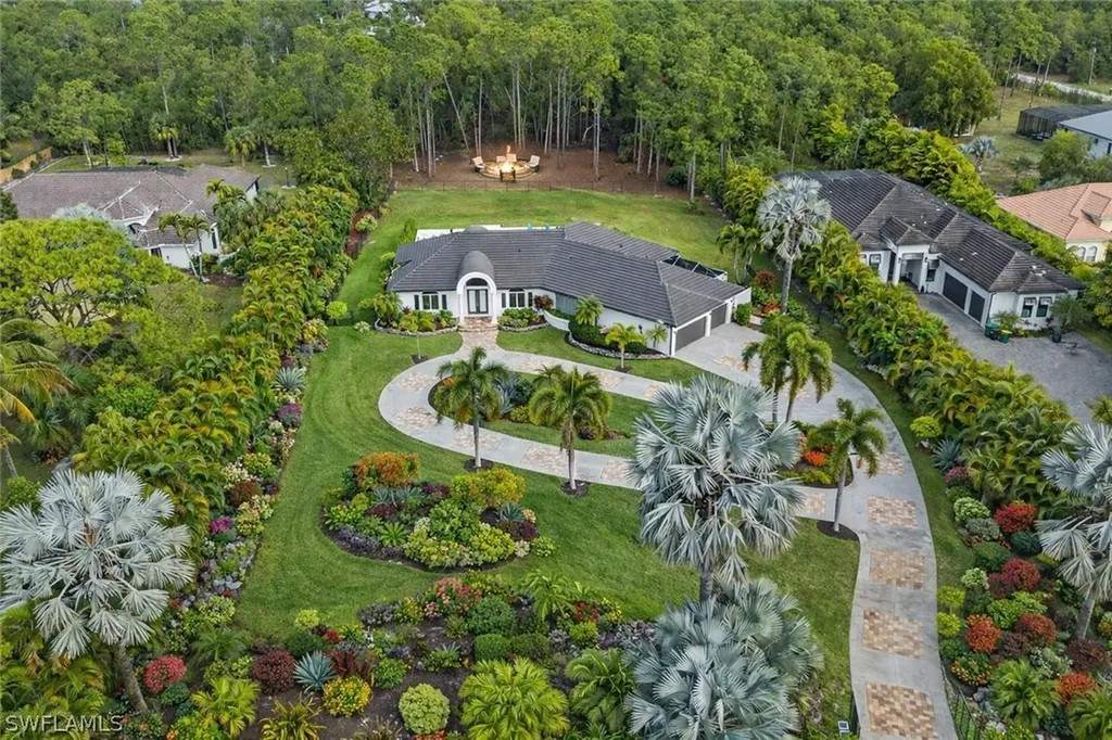 6461 Livingston Woods Lane Naples FL 34109
