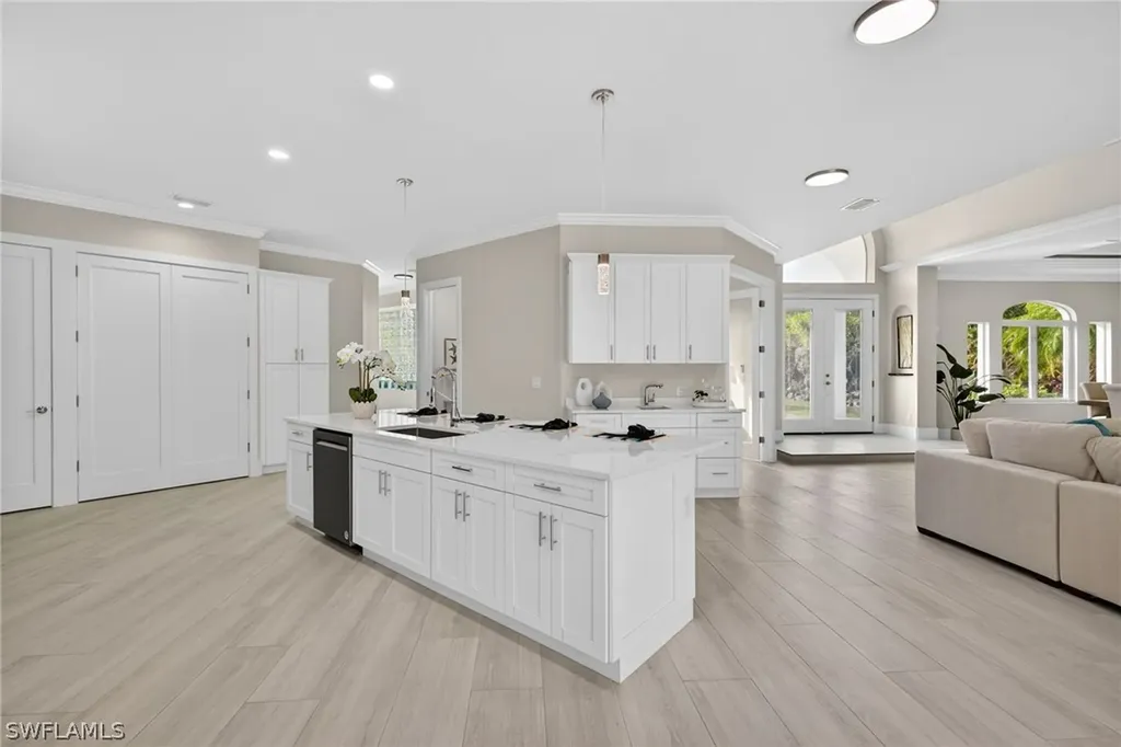6461 Livingston Woods Lane Naples FL 34109