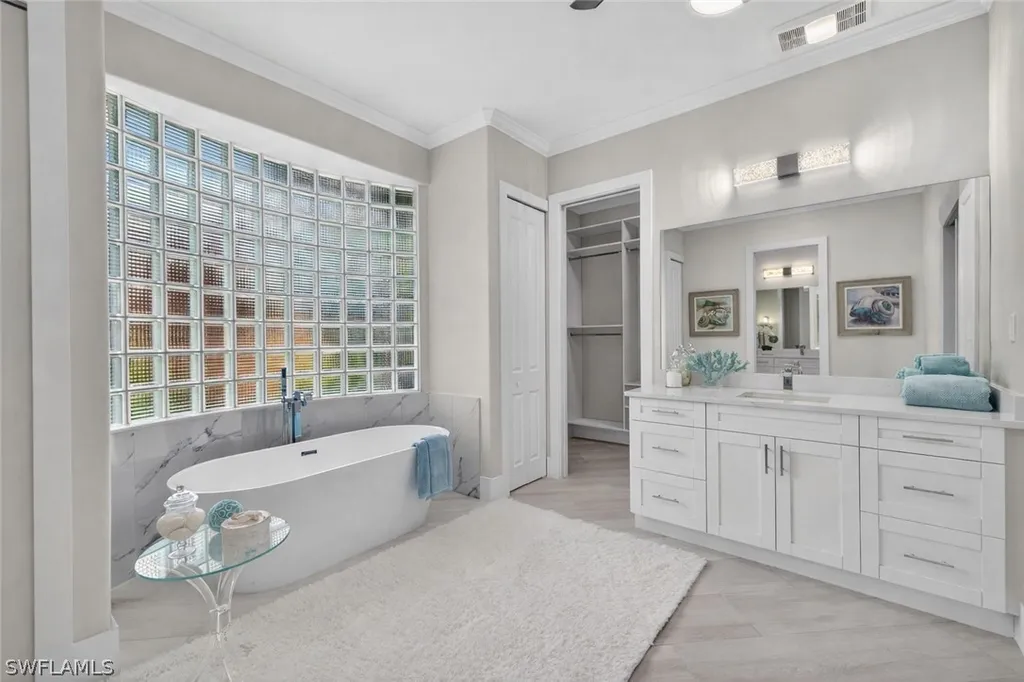6461 Livingston Woods Lane Naples FL 34109