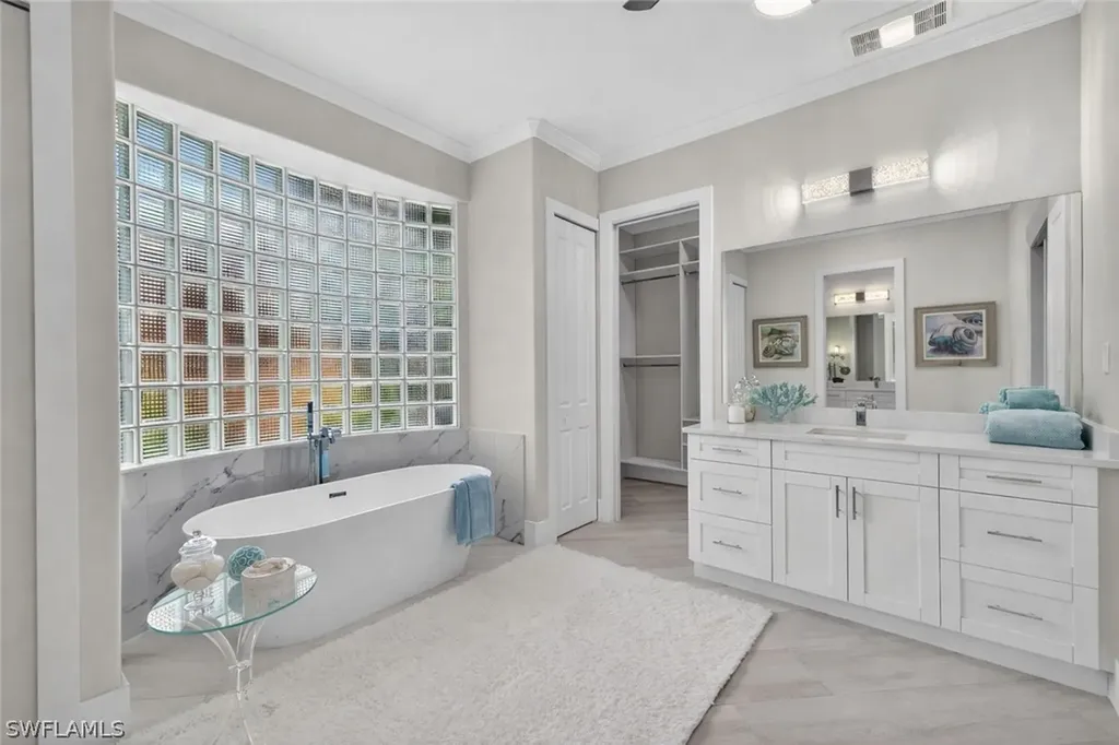 6461 Livingston Woods Lane Naples FL 34109
