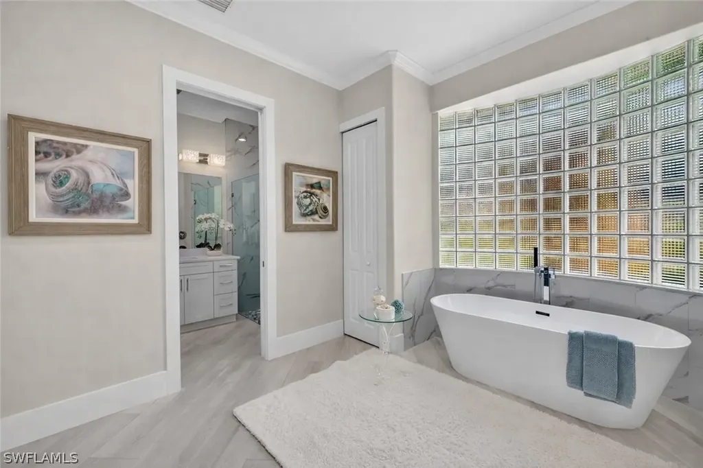 6461 Livingston Woods Lane Naples FL 34109