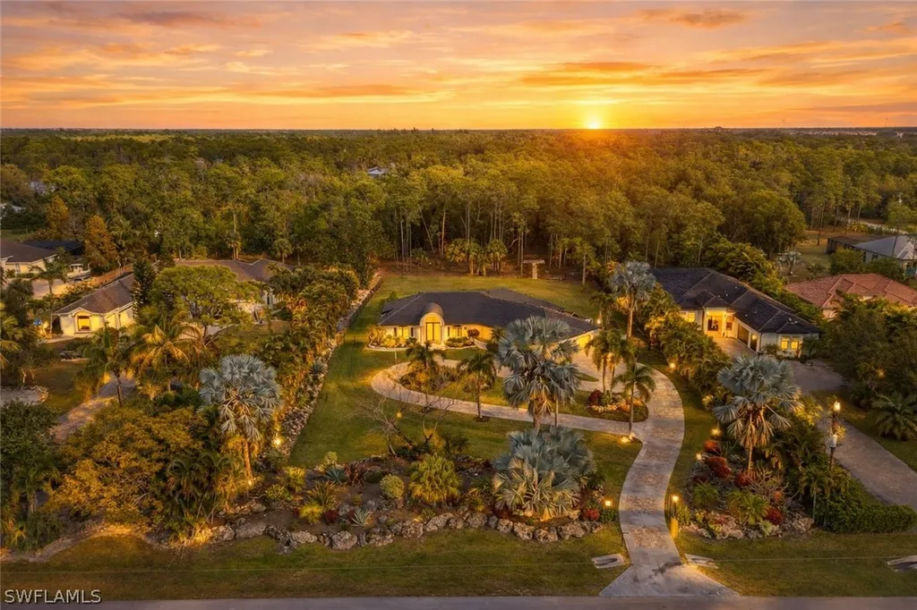 6461 Livingston Woods Lane Naples FL 34109