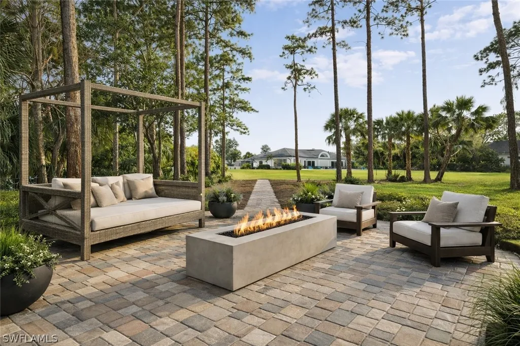 6461 Livingston Woods Lane Naples FL 34109