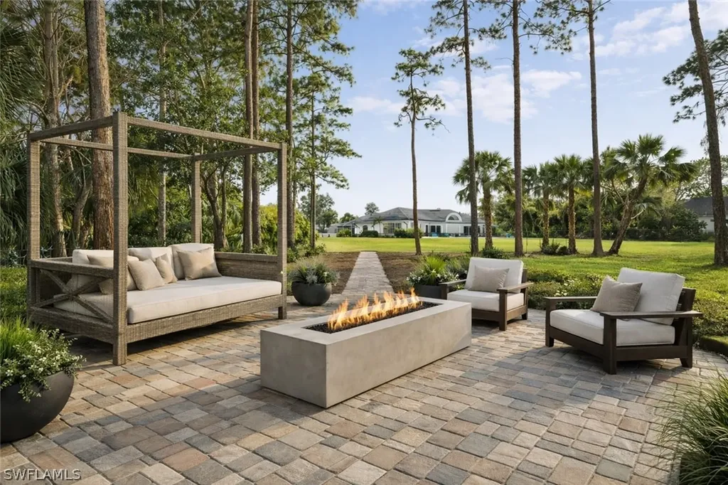 6461 Livingston Woods Lane Naples FL 34109