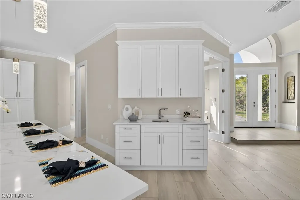 6461 Livingston Woods Lane Naples FL 34109