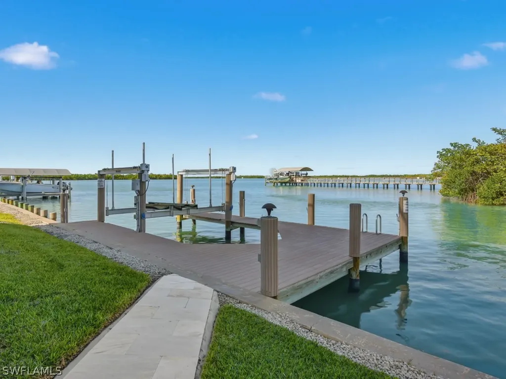 105 Pago Pago Drive W Naples FL 34113
