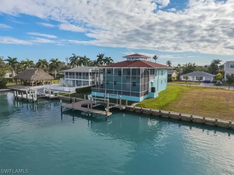 105 Pago Pago Drive W Naples FL 34113
