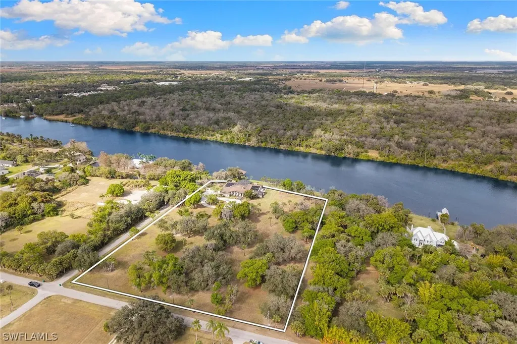 620 E Fort Thompson Avenue Labelle FL 33935