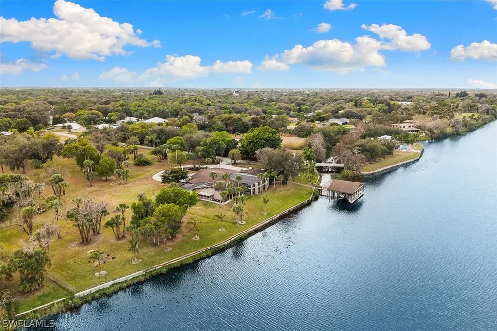 620 E Fort Thompson Avenue Labelle FL 33935
