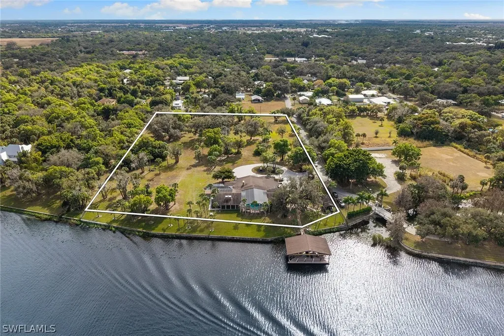 620 E Fort Thompson Avenue Labelle FL 33935