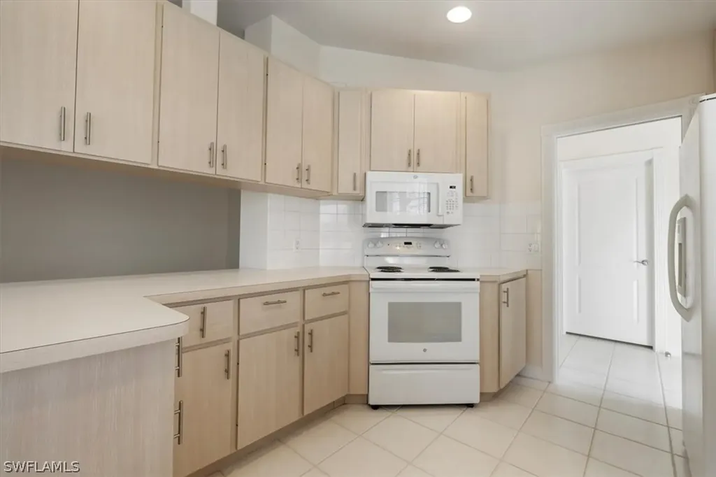 3575 El Verdado Court Naples FL 34109