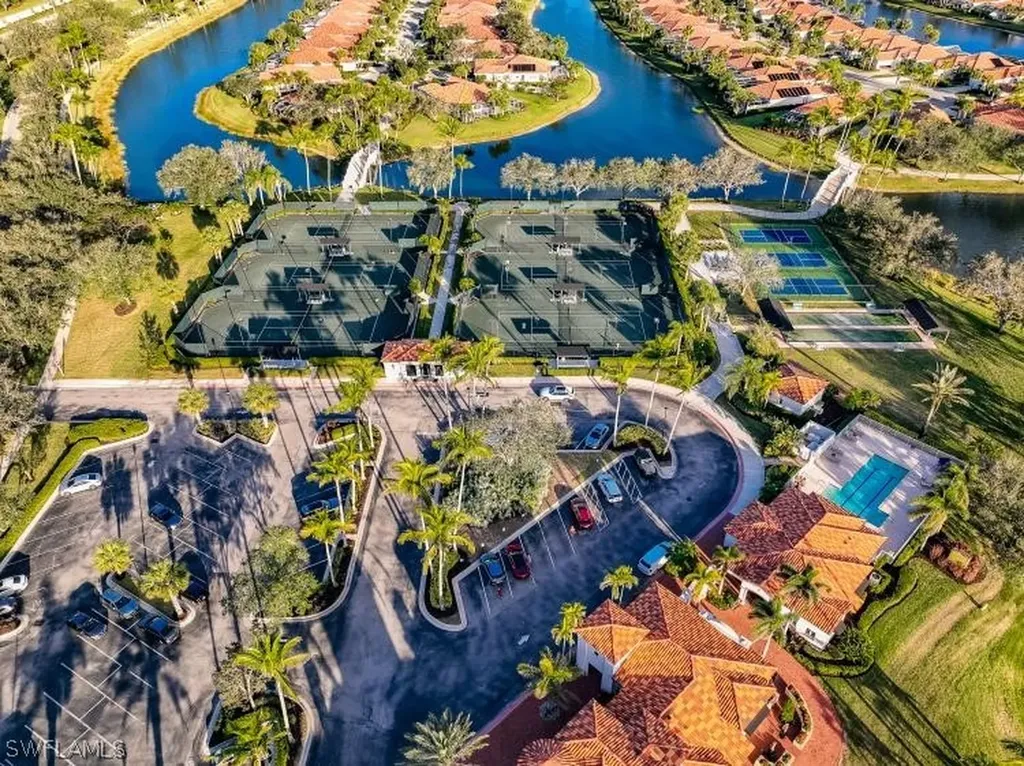 3575 El Verdado Court Naples FL 34109