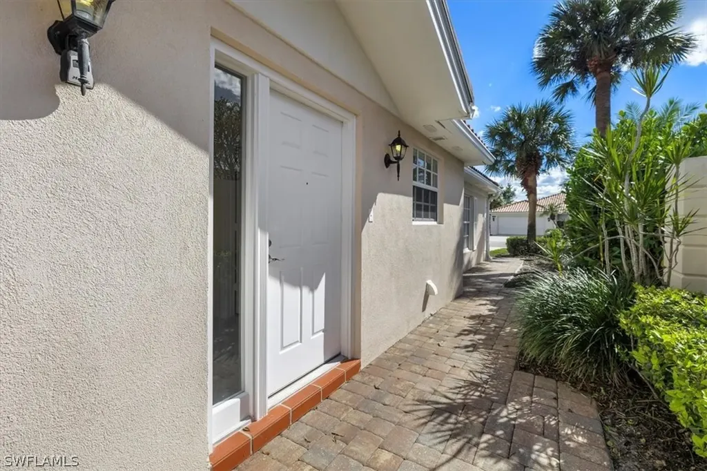 3575 El Verdado Court Naples FL 34109