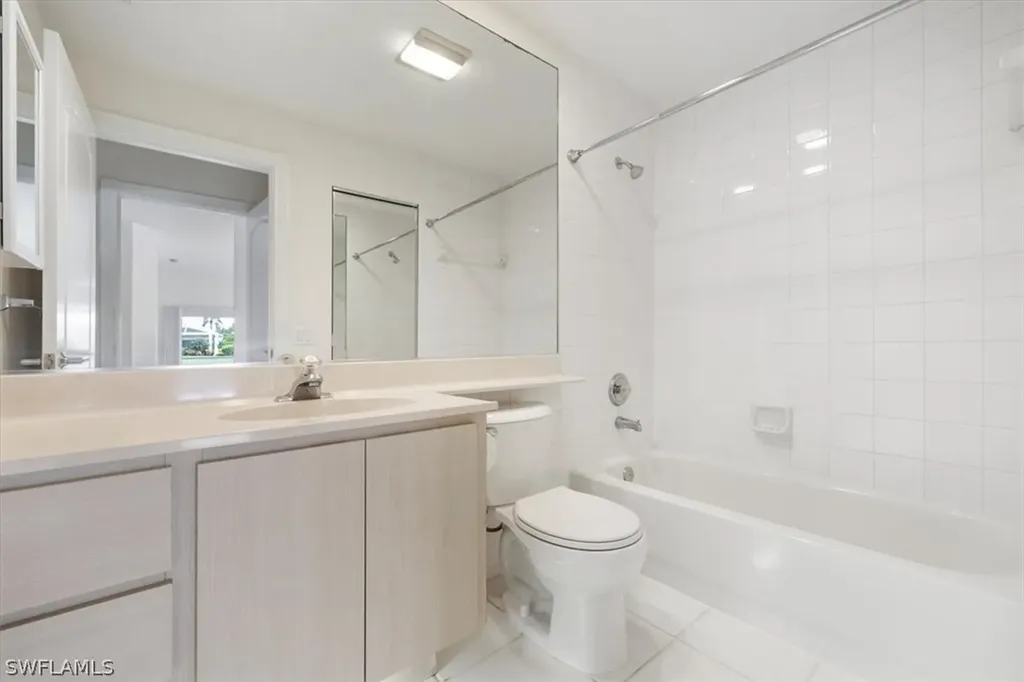 3575 El Verdado Court Naples FL 34109