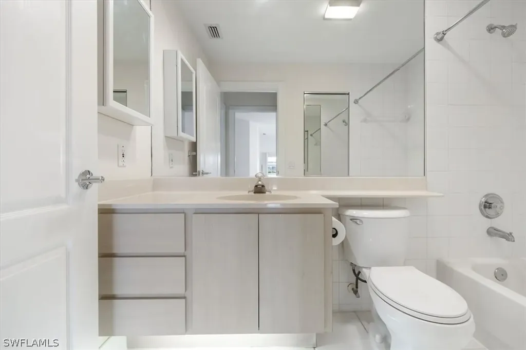 3575 El Verdado Court Naples FL 34109