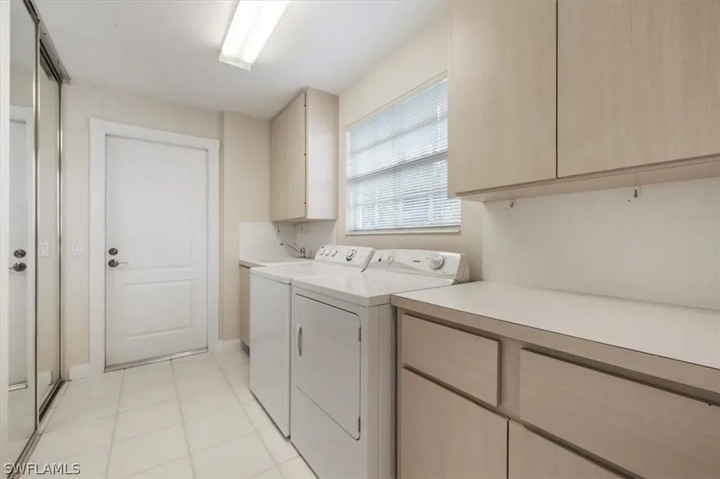 3575 El Verdado Court Naples FL 34109