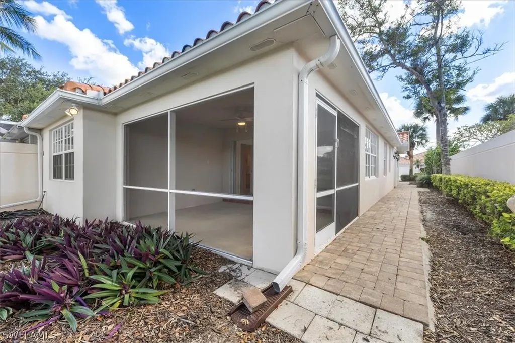 3575 El Verdado Court Naples FL 34109