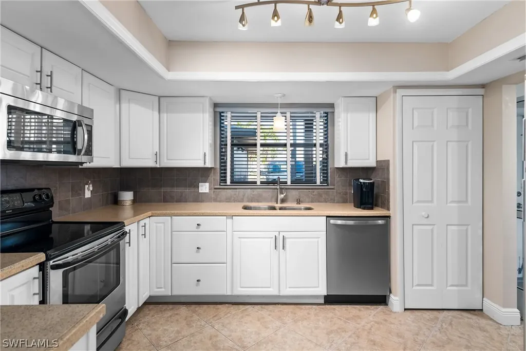 822 SW 48th Terrace Cape Coral FL 33914