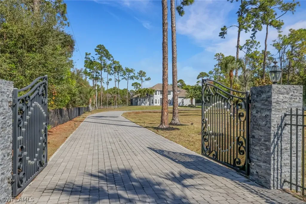6181 Hidden Oaks Lane Naples FL 34119