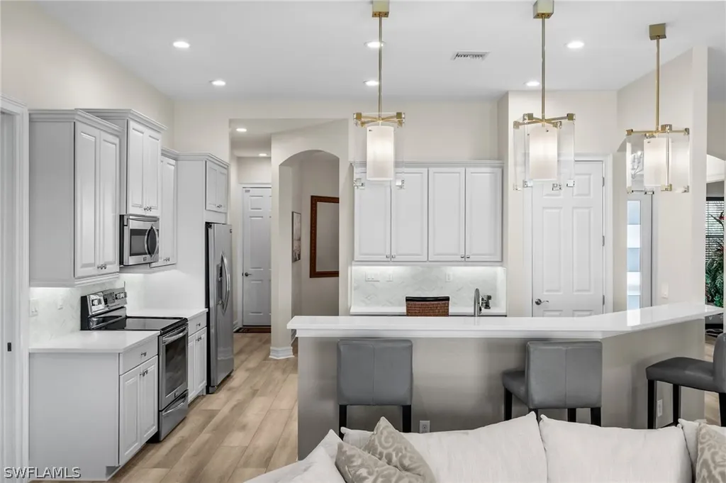 6821 Il Regalo Circle Naples FL 34109