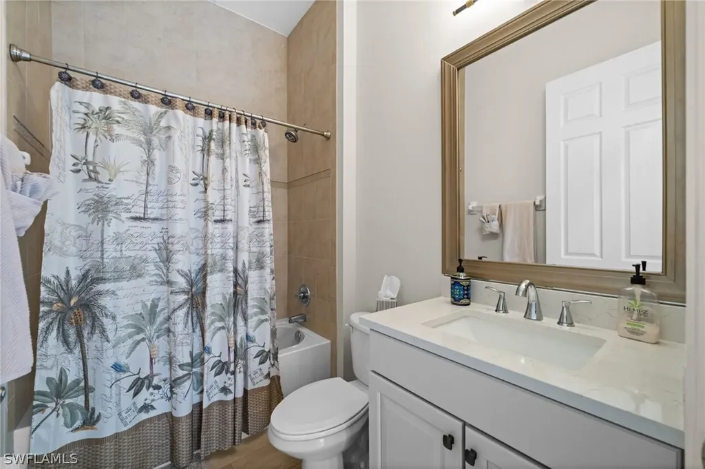 6821 Il Regalo Circle Naples FL 34109